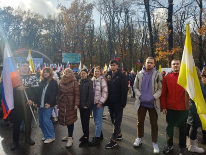  Студенты СКЭД и жители Ставрополья вместе со всей Россией отмечают День народного единства